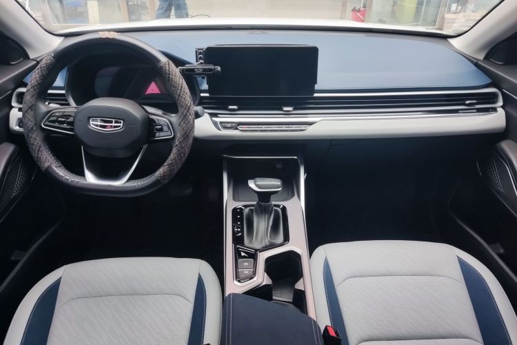 吉利汽车 帝豪 2022款 第4代 1.5L CVT旗舰型中控内饰7004