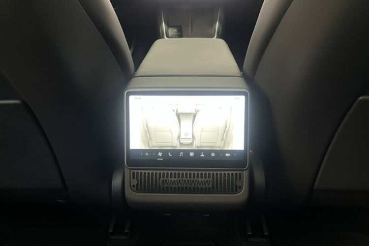 特斯拉 Model 3 2023款 后轮驱动版中控内饰7009