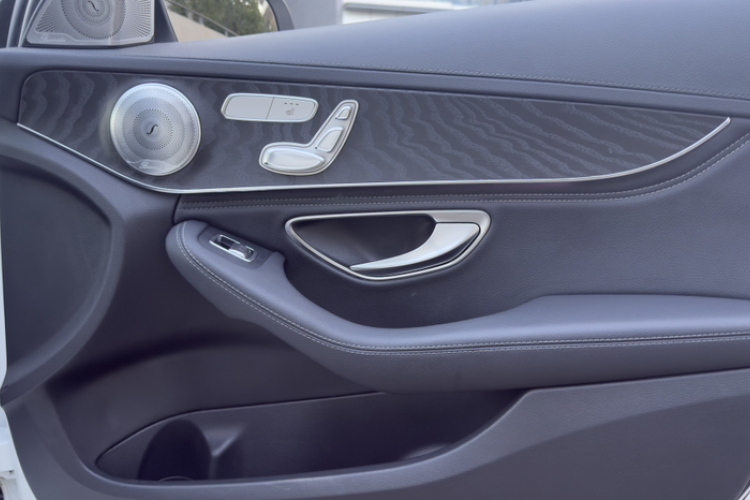 奔驰C级 2016款 C 200 L 运动型中控内饰7011