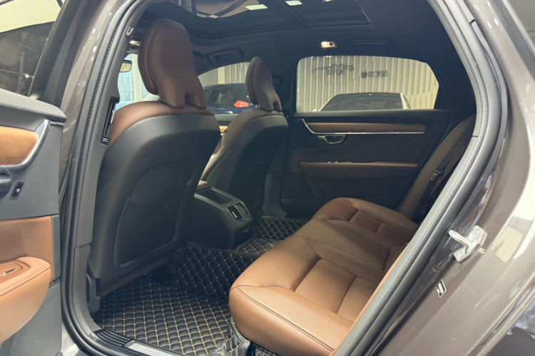 沃尔沃S90 2021款 B5 智逸豪华版中控内饰7007