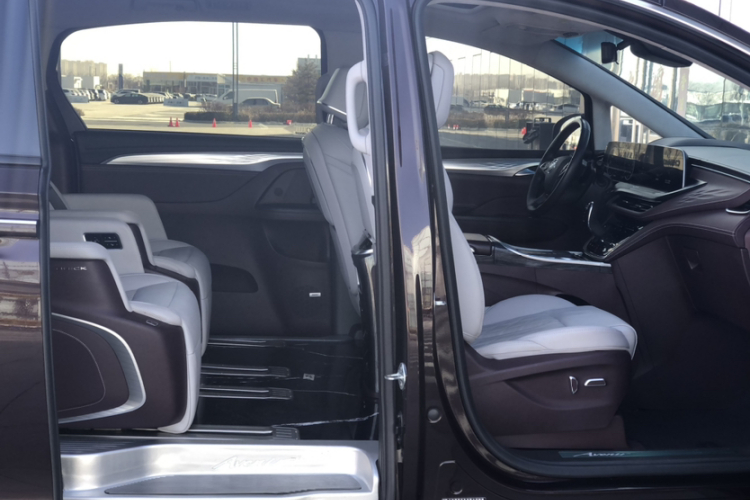 别克GL8 2023款 Avenir艾维亚 六座贤礼版中控内饰7012