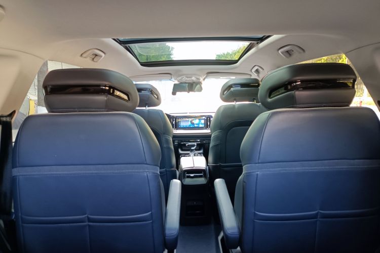 宝骏RM-5 2019款 1.5T CVT 24小时在线尊贵型 6座中控内饰7008