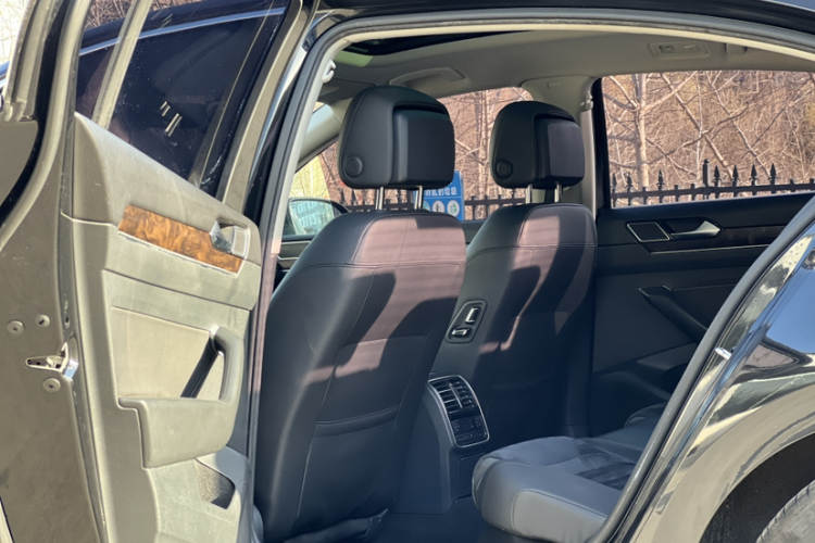 大众 迈腾 2017款 380TSI DSG 豪华型中控内饰7003