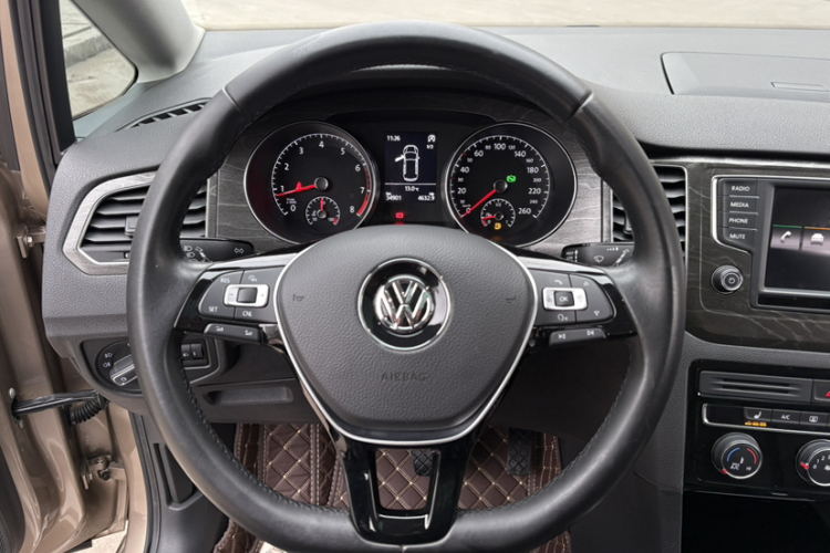 大众 高尔夫·嘉旅 2016款 230TSI 自动豪华型中控内饰7005