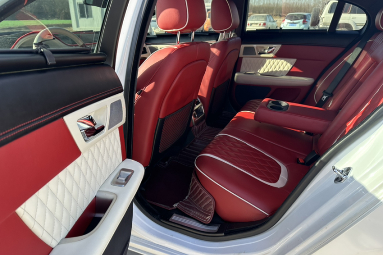 捷豹XF 2015款 XF 2.0T 风华版中控内饰7013