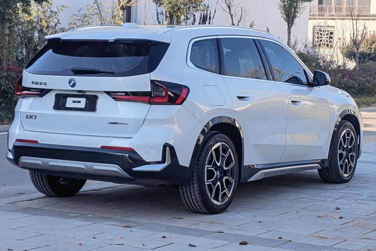 宝马iX1 2023款 xDrive30L X设计套装车身外观6004