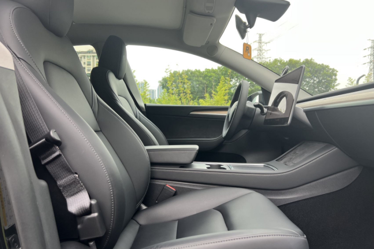 特斯拉 Model Y 2022款 长续航全轮驱动版局部细节9003