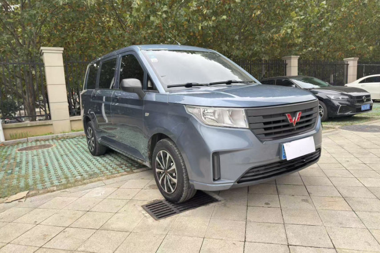 五菱汽车 五菱宏光PLUS 2019款 1.5T 手动标准型 5座车身外观6002