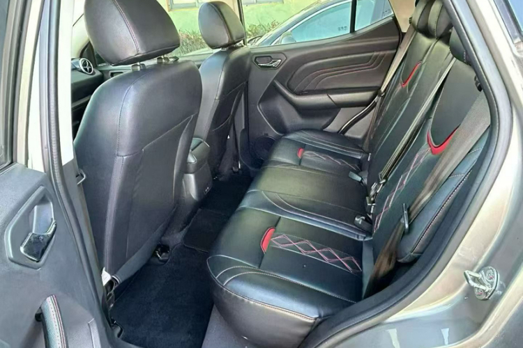 东南DX3 2018款 1.5T CVT尊贵型车身外观6005