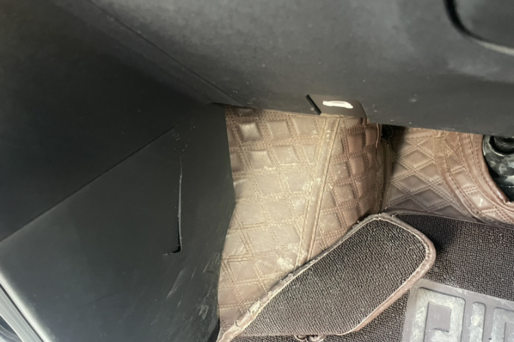 五菱汽车 宏光MINIEV 2022款 GAMEBOY 300km 玩咖款 磷酸铁锂局部细节9008