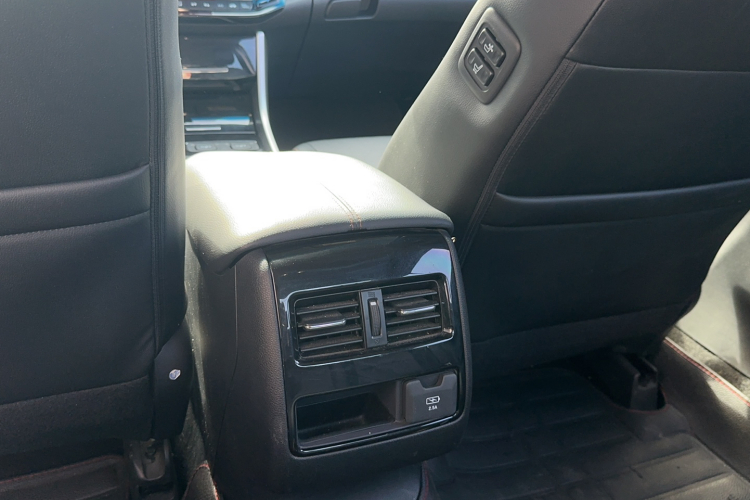 本田 雅阁 2016款 混动 2.0L 锐领版中控内饰7007