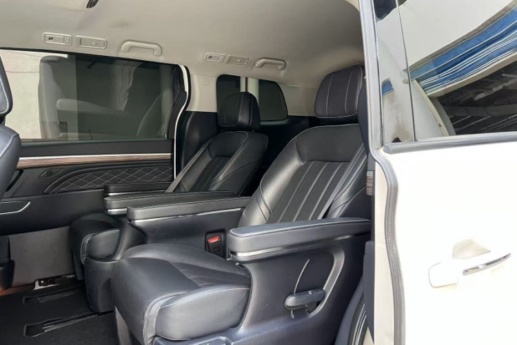 广汽传祺 传祺M8 2020款 领航款 390T 尊享版中控内饰7008