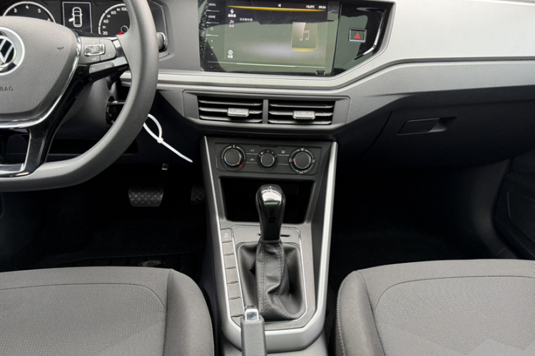 大众 Polo 2021款 Plus 1.5L 自动全景乐享版中控内饰7004