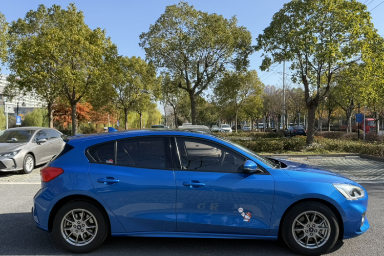 福特 福克斯 2020款 两厢 EcoBoost 180 自动锋潮型车身外观6003