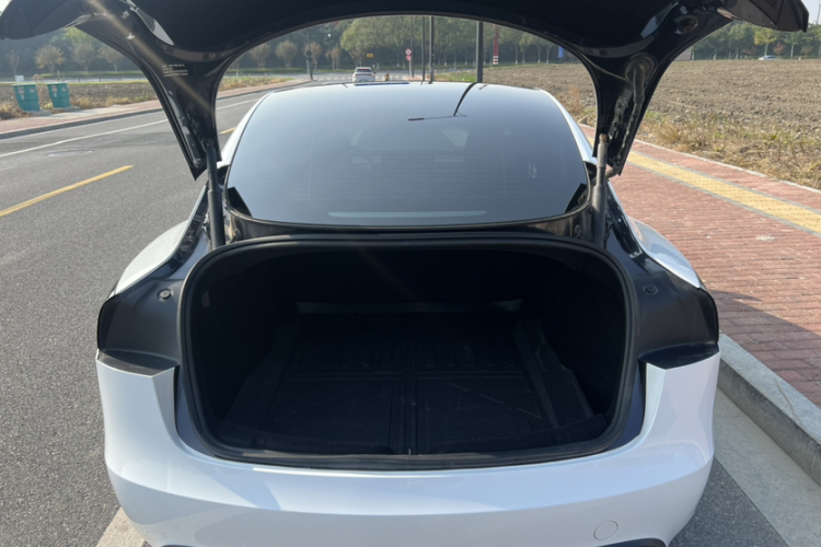 特斯拉 Model 3 2023款 后轮驱动版局部细节23