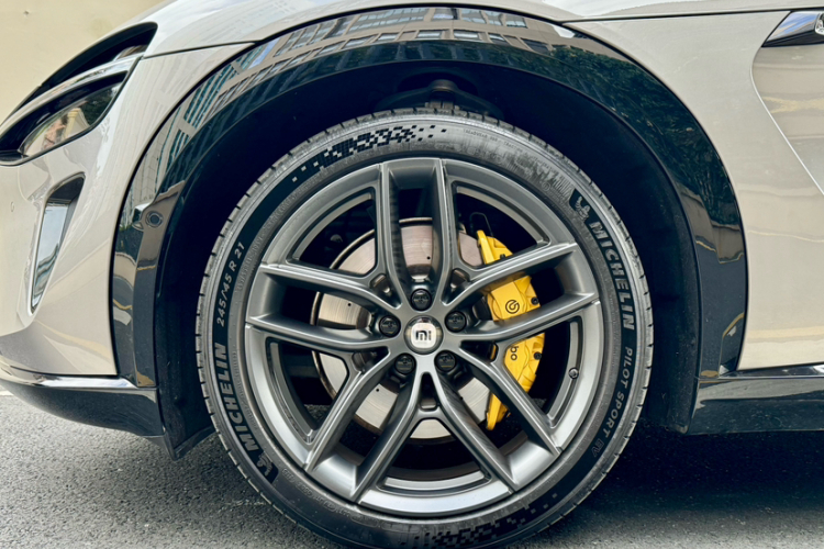 小米汽车 小米YU7 2025款 超长续航高性能四驱Max版车身外观6009