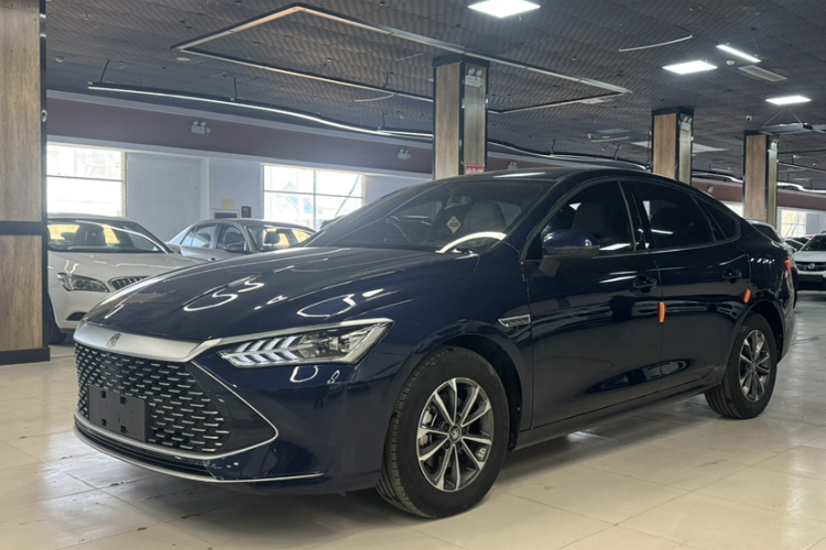 比亚迪 秦PLUS 2023款 冠军版 DM-i 55KM领先型车身外观1