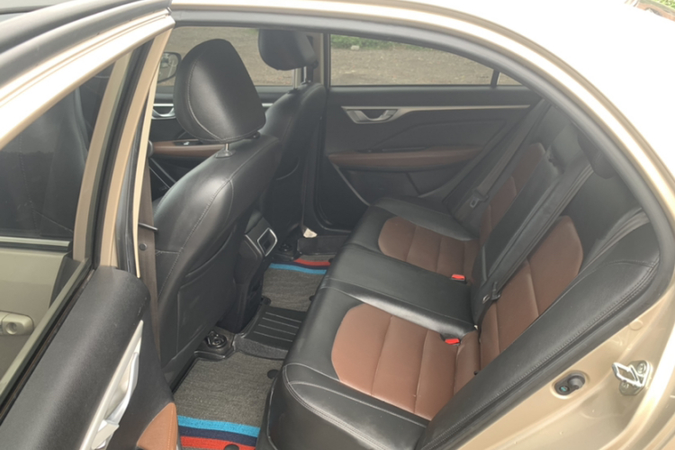 吉利汽车 远景 2018款 1.5L 自动尊贵型中控内饰7001