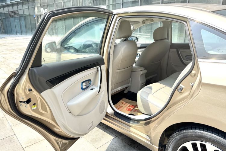 东风风神A60 2016款 1.6L 自动豪华型中控内饰7011