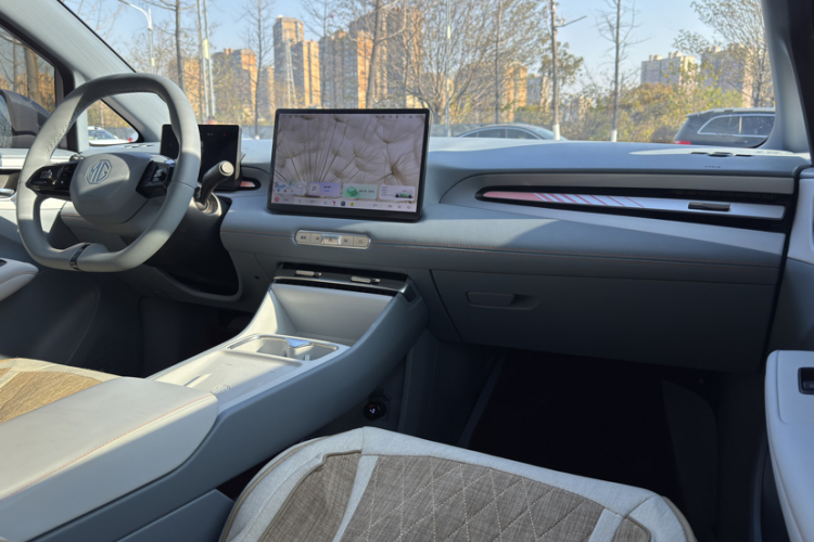 名爵 MG4 EV 2026款 437 从容版中控内饰7008