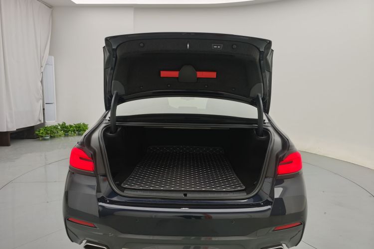 宝马5系新能源 2021款 535Le 先锋版M运动套装局部细节23