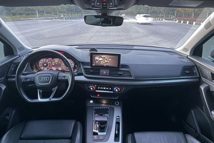 奥迪Q5L 2018款 45 TFSI 尊享运动型 国V中控内饰7003