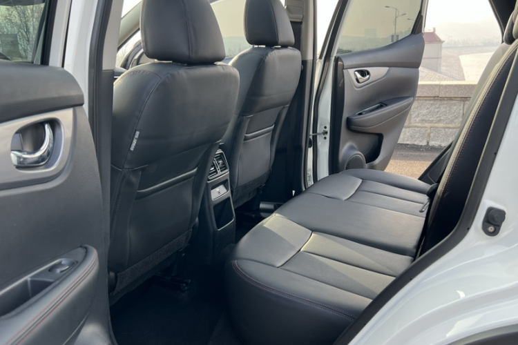 日产 逍客 2022款 2.0L CVT XV Prem豪华版中控内饰7008