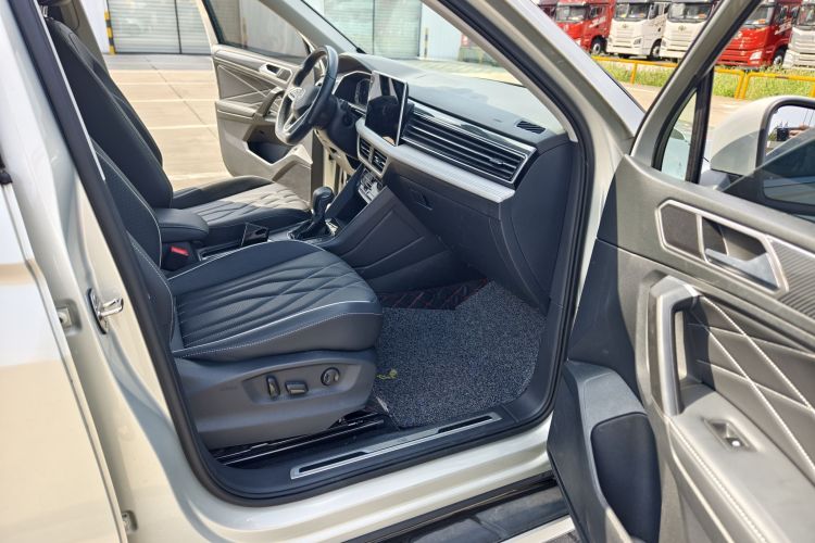 大众 途观L 2022款 330TSI 自动两驱R-Line越享版中控内饰7009