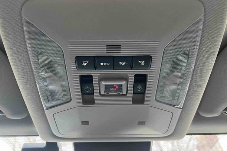 丰田 RAV4荣放 2023款 2.0L CVT两驱风尚Plus版中控内饰7008