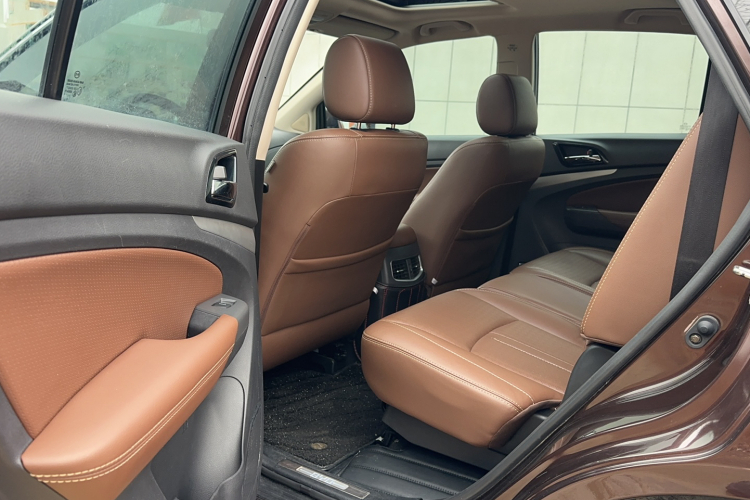 比亚迪S7 2015款 2.0T 升级版 自动旗舰型中控内饰7011