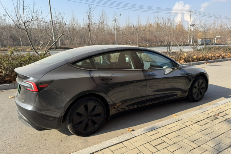 特斯拉 Model 3 2023款 后轮驱动版车身外观6006