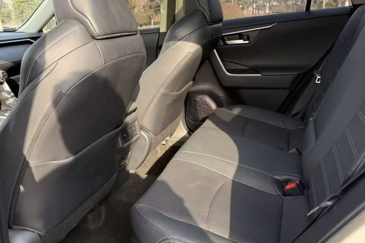 丰田 威兰达 2023款 双擎 2.5L E-CVT四驱尊贵版车身外观6002