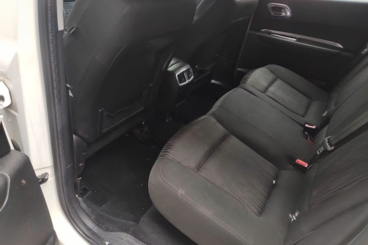 标致3008 2015款 2.0L 自动经典版中控内饰7004