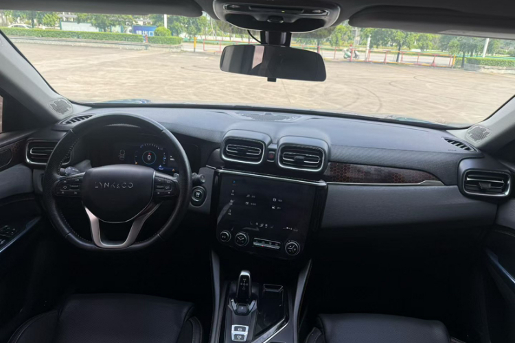 领克02 2018款 1.5T DCT两驱劲版 国V中控内饰7001