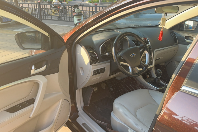 吉利汽车 帝豪 2014款 三厢 1.5L 手动精英型中控内饰7002