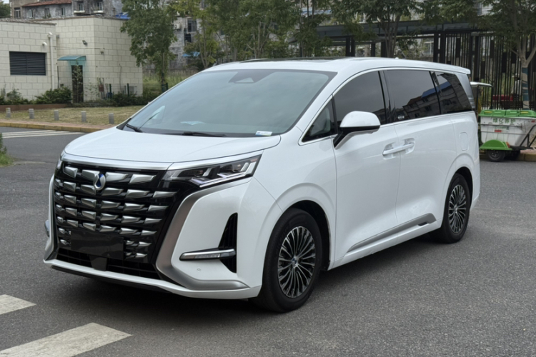 腾势D9 2022款 DM-i 1040 尊贵型车身外观1