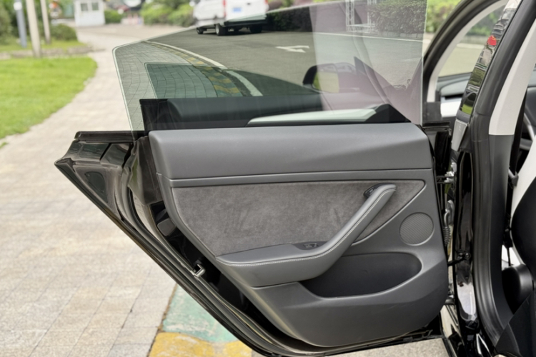 特斯拉 Model 3 2021款 标准续航后驱升级版 3D6中控内饰7012