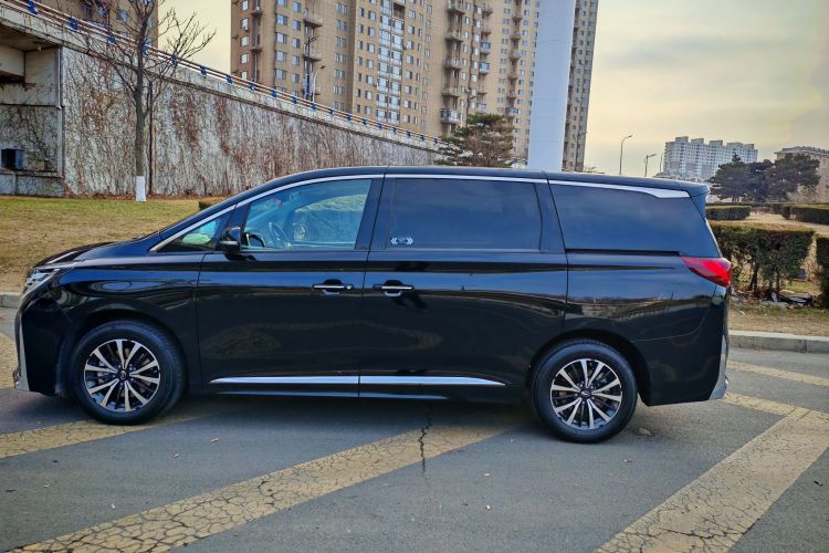 广汽传祺 传祺M8 2024款 领秀系列 390T 尊享版车身外观6005