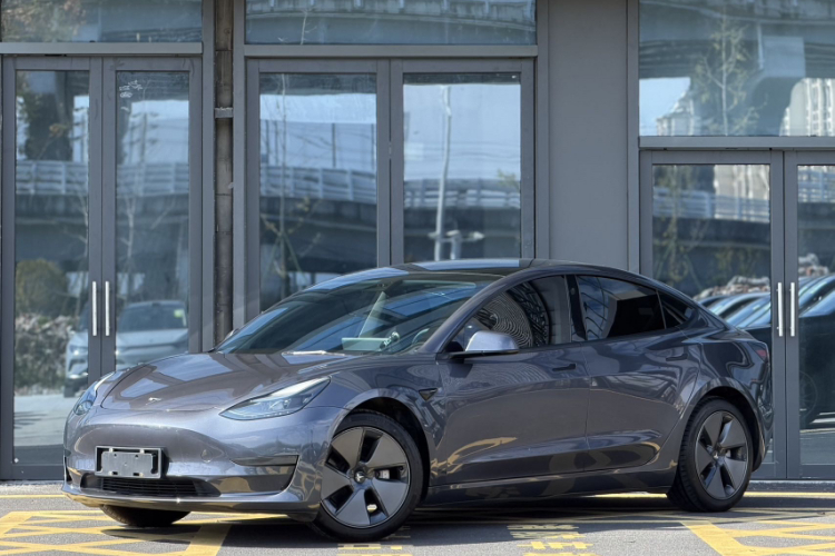 特斯拉 Model 3 2021款 标准续航后驱升级版车身外观1