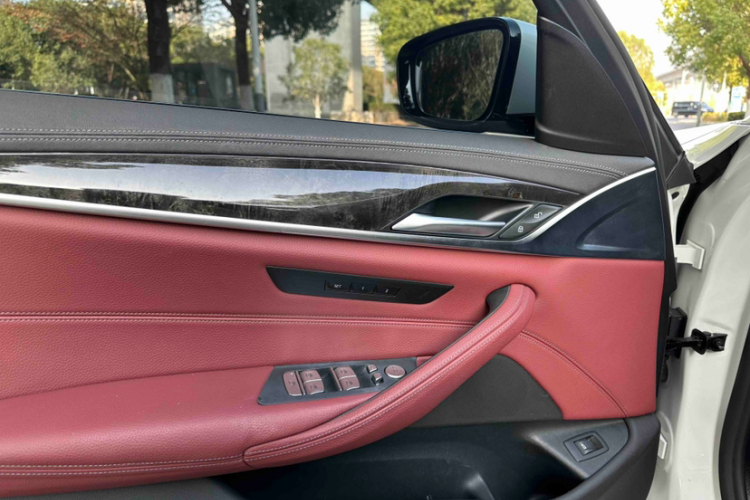 宝马5系 2020款 530Li 领先型 M运动套装中控内饰7007