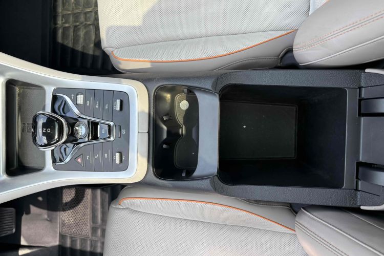 比亚迪 宋Pro新能源 2023款 冠军版 DM-i 110KM卓越型中控内饰7012