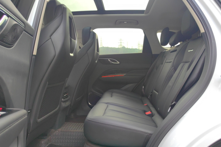 红旗HS3 2023款 2.0T 四驱有为版中控内饰7004