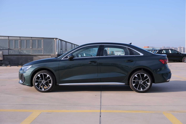 奥迪A3 2025款 A3L Limousine 35TFSI 飞驰尊享型车身外观6003