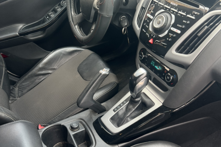 福特 福克斯 2012款 两厢 2.0L 自动豪华运动型中控内饰7007