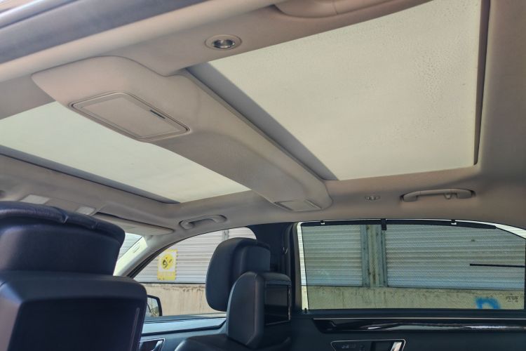 奔驰E级 2012款 E 300 L 时尚型局部细节22