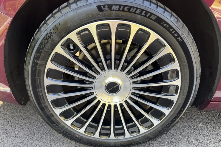 鸿蒙智行 享界S9 2025款 增程 Ultra车身外观6009