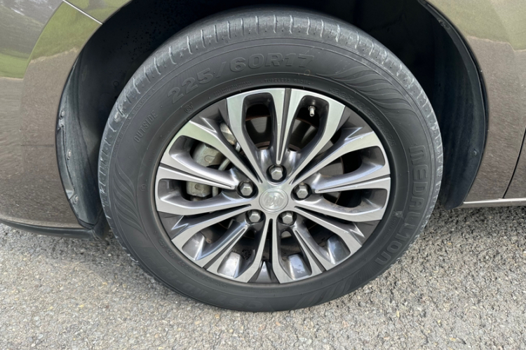 别克GL8 2020款 陆上公务舱 652T 豪华型车身外观6004