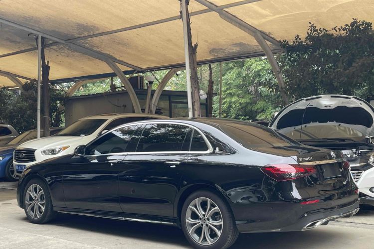 奔驰E级 2023款 E 300 L 运动时尚型车身外观6005
