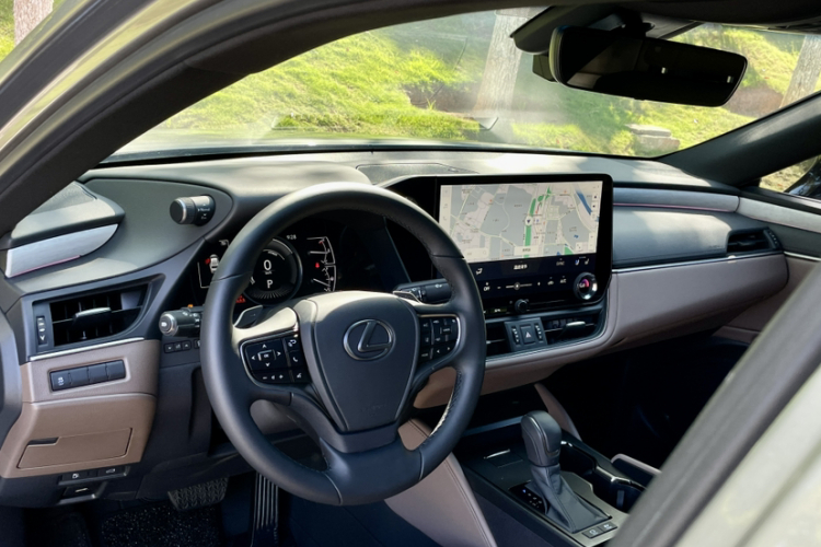 雷克萨斯ES 2025款 300h 臻享版中控内饰7013