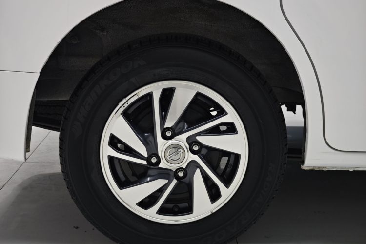 日产NV200 2018款 1.6L CVT尊享型局部细节9002